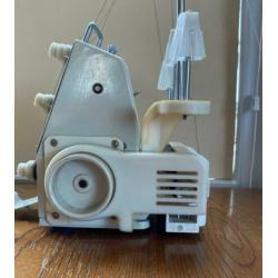 Köhler overlockmachine model B-400 met gebruiksaanwijzing