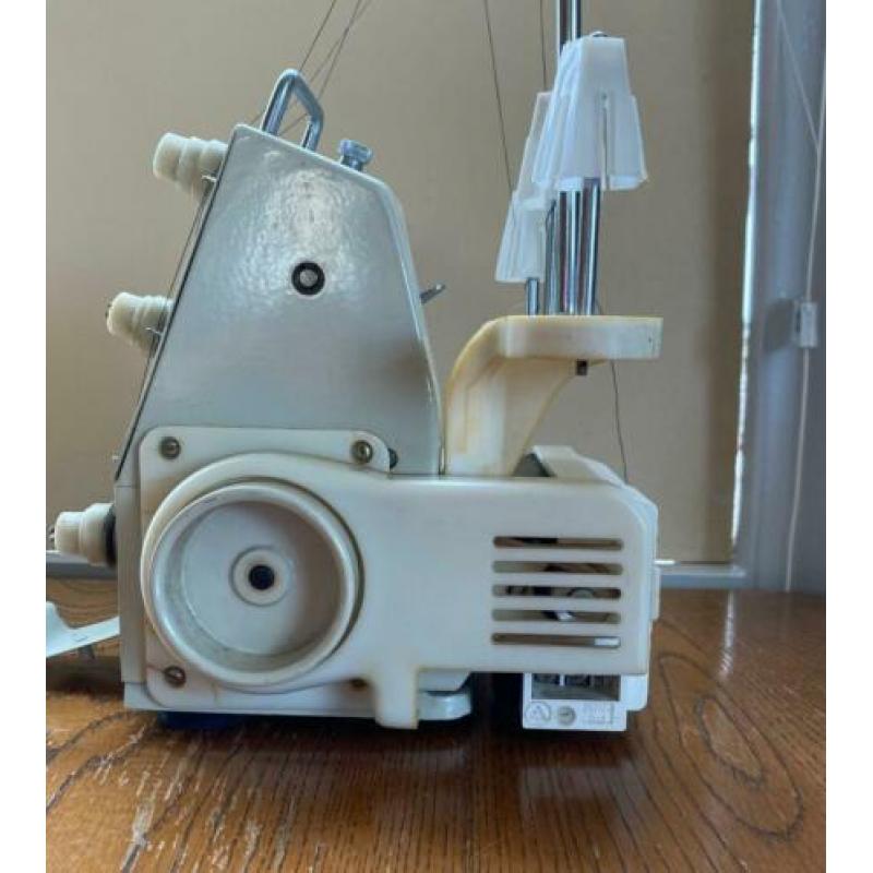 Köhler overlockmachine model B-400 met gebruiksaanwijzing