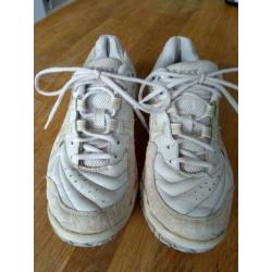 Asics Advantage tennisschoenen maat 40,5