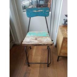 Industriële houten stoel
