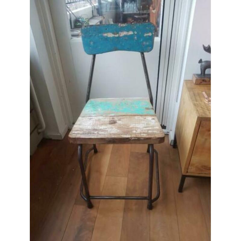 Industriële houten stoel