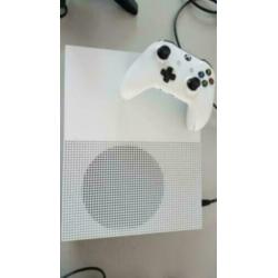 Xbox one S (2 controllers en 7 spellen) 500 gb