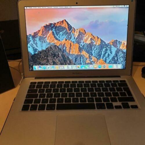 apple Mac book air 13.3/1.86GHz/2GB/128GB Flash storage