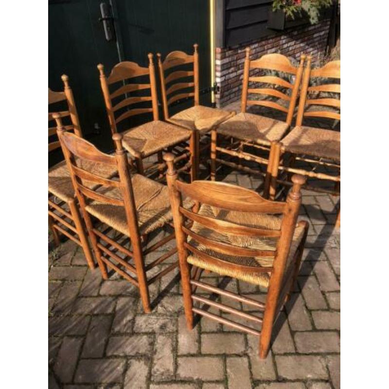 2 x 4 stoelen met biezen zittingen