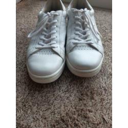 Roby.Zgan witte sneakers.Maat 39