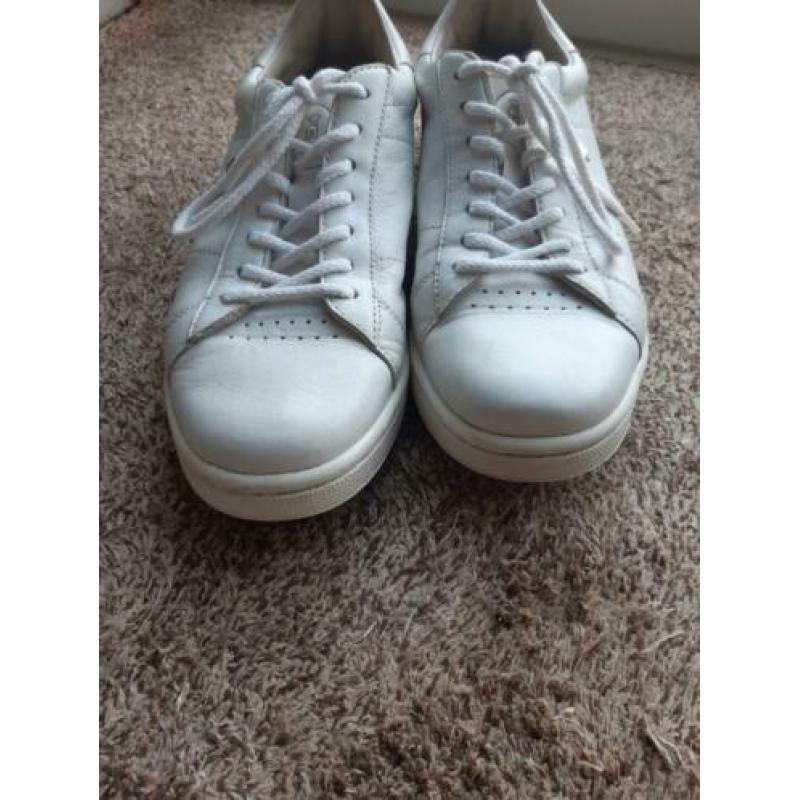 Roby.Zgan witte sneakers.Maat 39