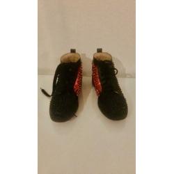Louboutin maat 42 rood/zwart