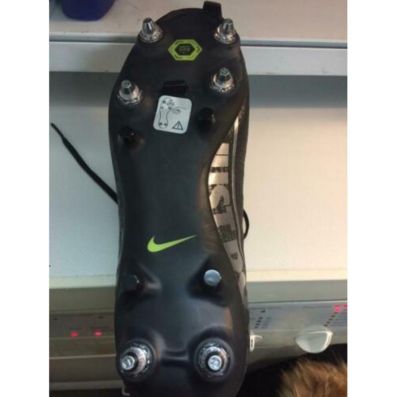 Maat 43 Nike mercurial met SG en anti clog