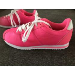 Leuke zomerse sneakers mt 39