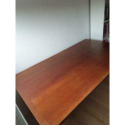 Kersenhouten tafel