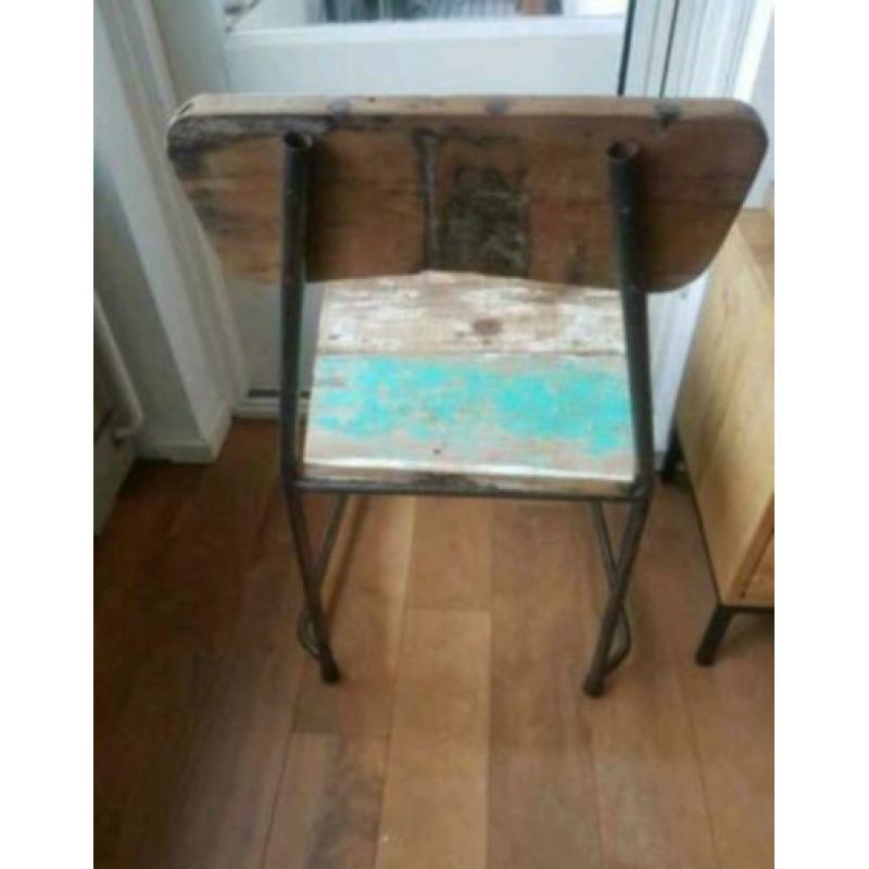 Industriële houten stoel