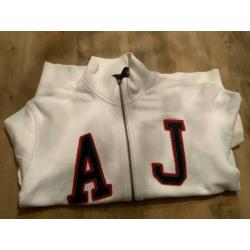 Armani vest maat XL valt als een L