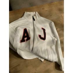 Armani vest maat XL valt als een L