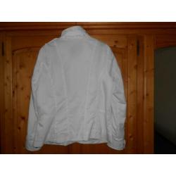 Leuk wit zomer jack maat 44/46 geheel gevoerd (meer in 44)