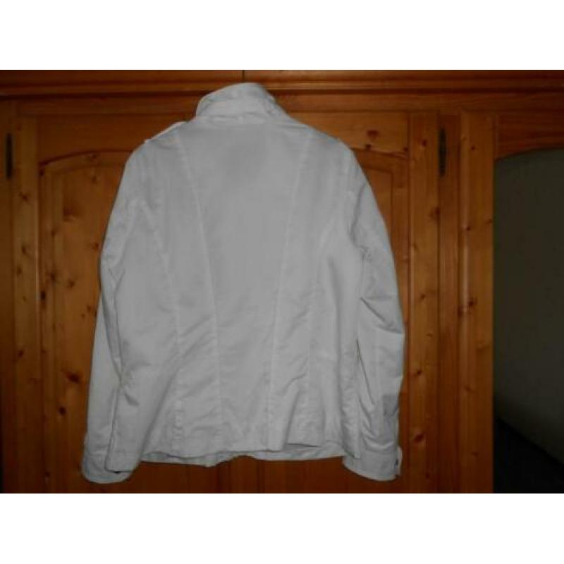 Leuk wit zomer jack maat 44/46 geheel gevoerd (meer in 44)