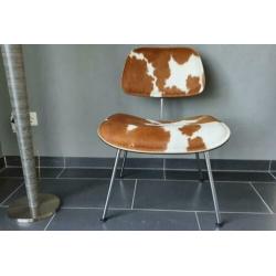1x Vitra Eames Plywood Group LCM Calf's Skin essen zwart