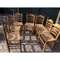 2 x 4 stoelen met biezen zittingen