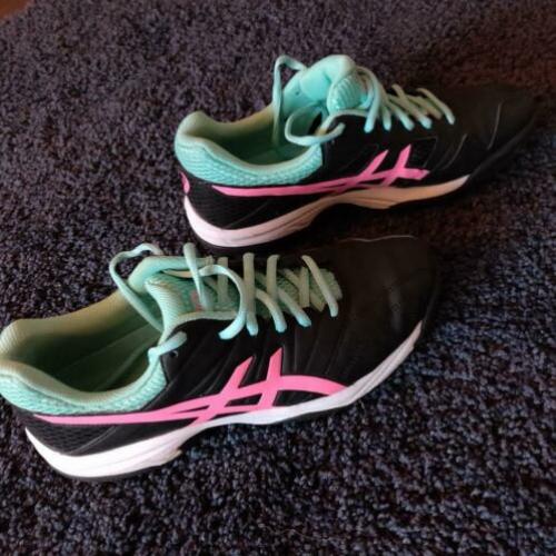 Hockey schoenen maat 39 in perfecte staat, amper gedragen!
