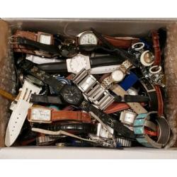 Groot lot horloges, partij ruim 3 kg, 100+ horloges