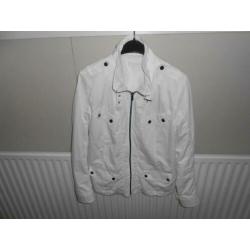 Leuk wit zomer jack maat 44/46 geheel gevoerd (meer in 44)