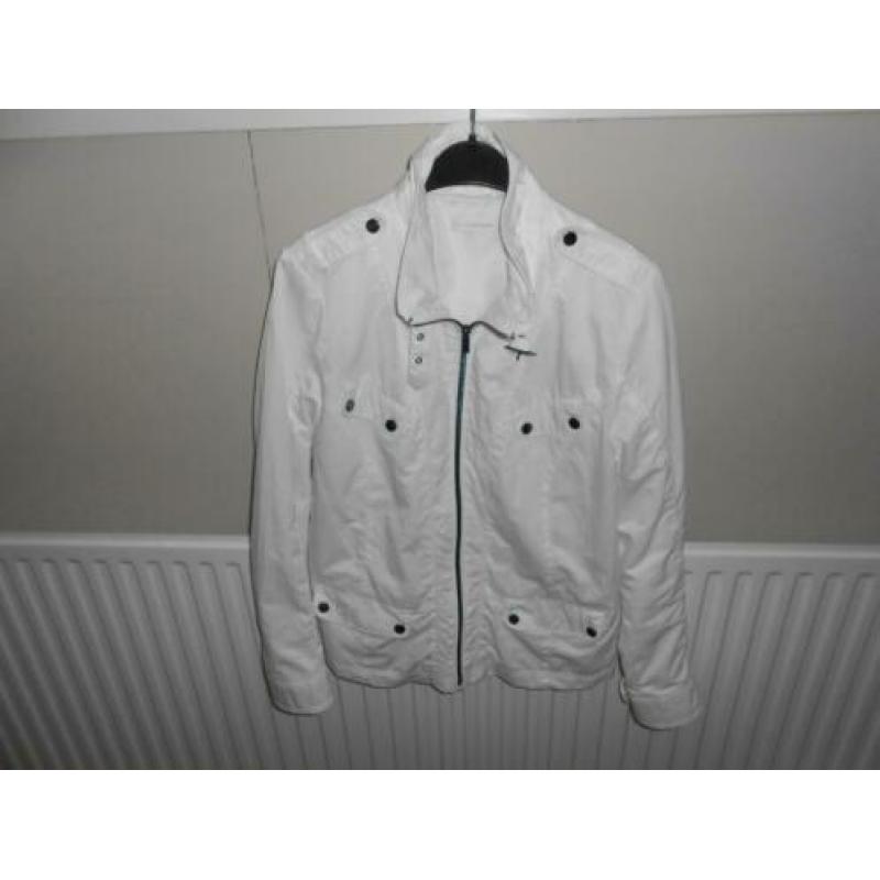 Leuk wit zomer jack maat 44/46 geheel gevoerd (meer in 44)