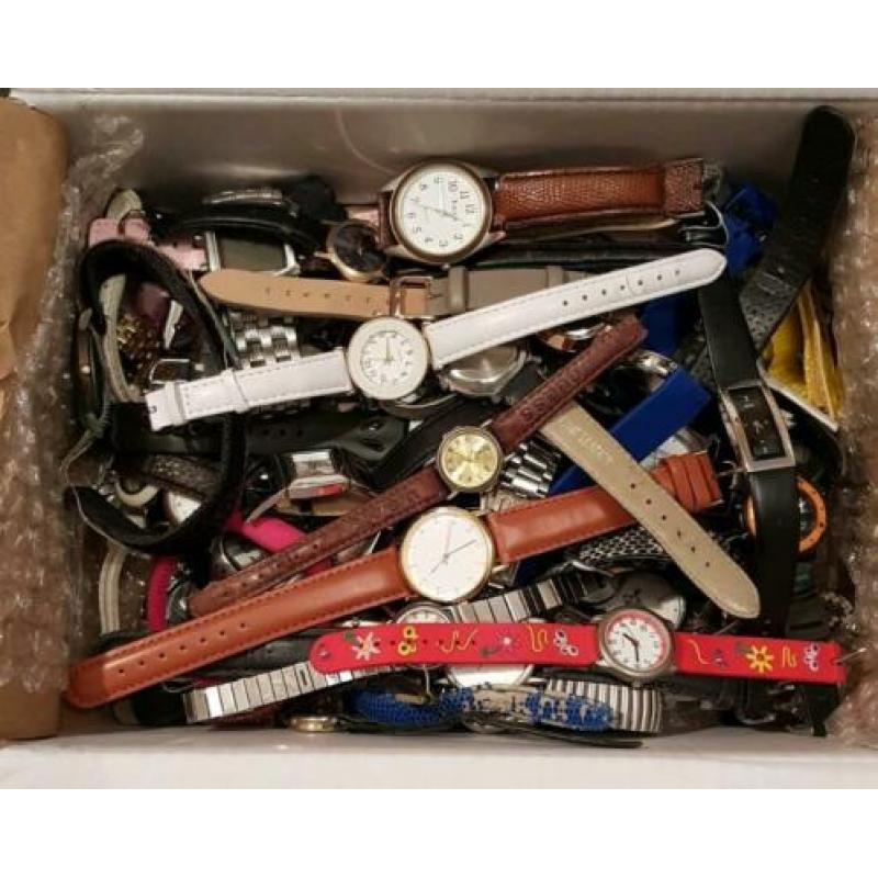 Groot lot horloges, partij ruim 3 kg, 100+ horloges