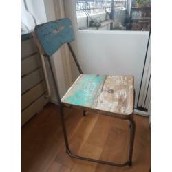 Industriële houten stoel