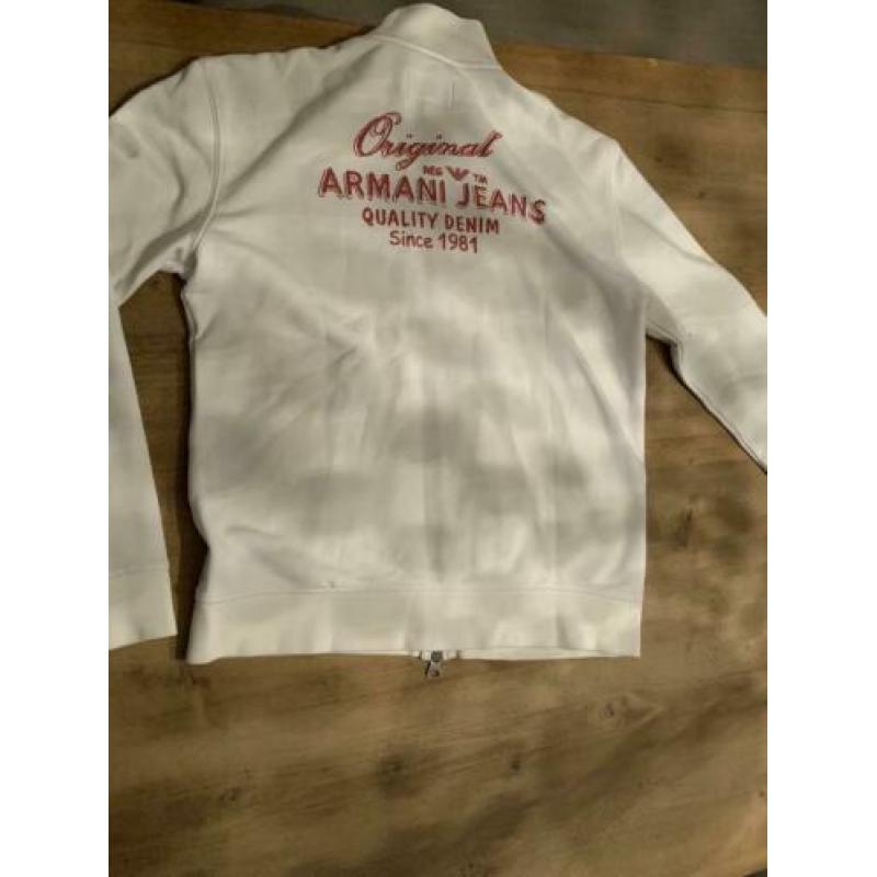 Armani vest maat XL valt als een L