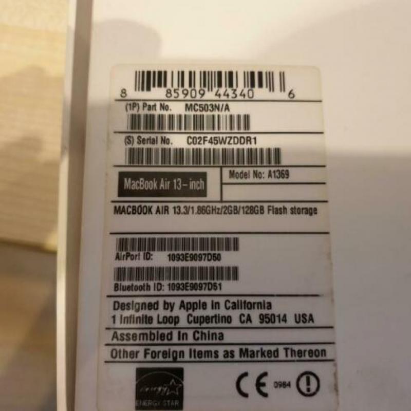 apple Mac book air 13.3/1.86GHz/2GB/128GB Flash storage