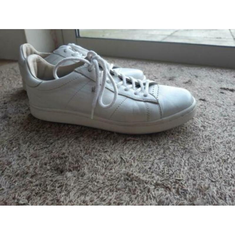 Roby.Zgan witte sneakers.Maat 39