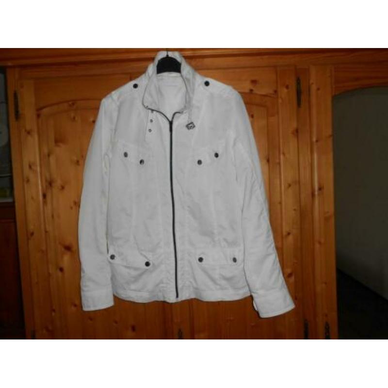 Leuk wit zomer jack maat 44/46 geheel gevoerd (meer in 44)