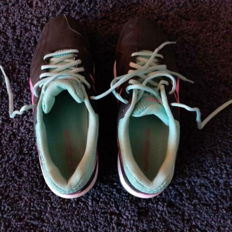 Hockey schoenen maat 39 in perfecte staat, amper gedragen!