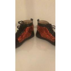 Louboutin maat 42 rood/zwart