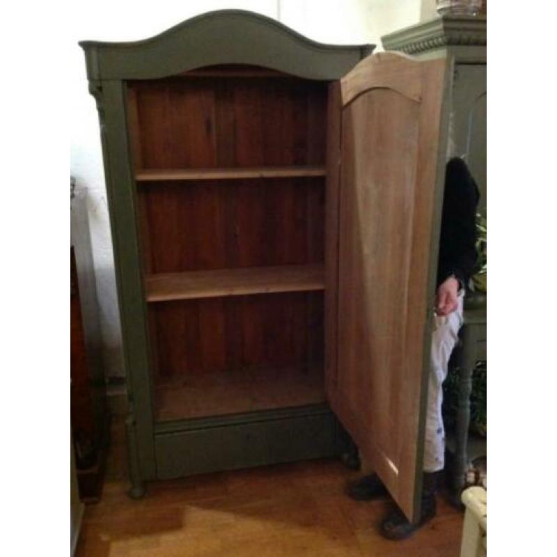Vintage ééndeurskast, oude garderobekast, stoere kast VdlM