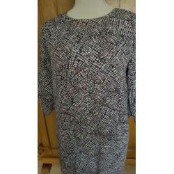 ZGAN JURK van H & M MAAT 40/42 o t o 51 cm NIEUWSTAAT