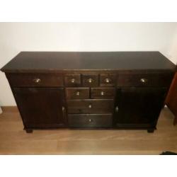 Dressoir van massief teakhout met messing handgrepen