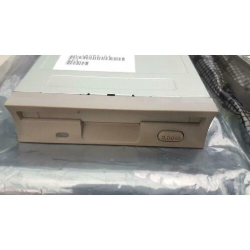 2 Hele oude floppy drive's