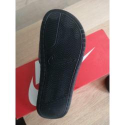 Waanzinnig mooie badslippers van Nike mt 36.5 nieuwstaat!
