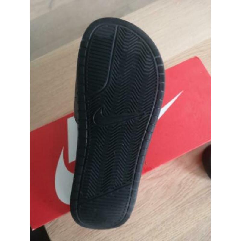 Waanzinnig mooie badslippers van Nike mt 36.5 nieuwstaat!