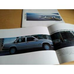 Volvo 760 folder map met losse kleurstalen in prima staat