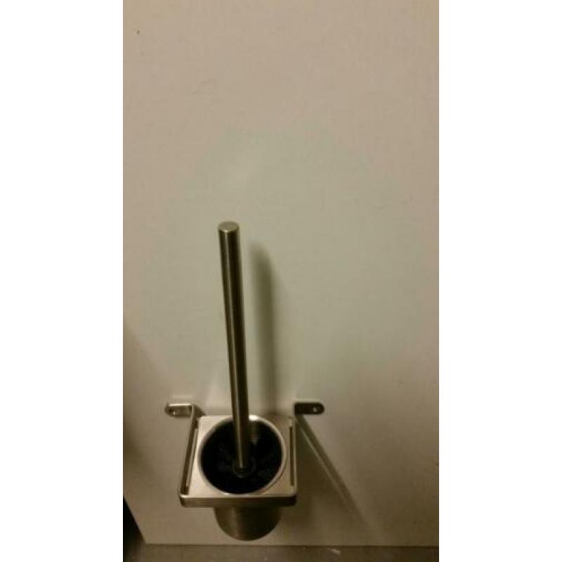 Partij toiletborstels in rvs.