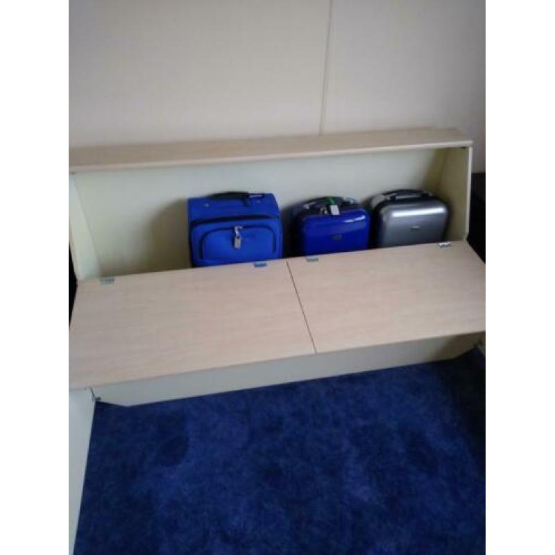 2 persoons bed 80x200cm incl bedbodems en kastje