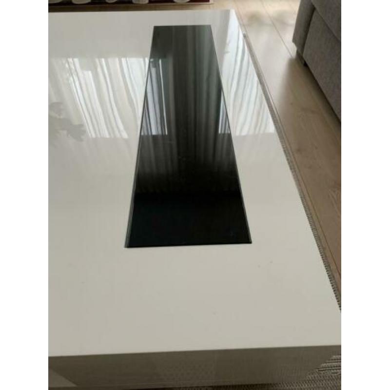 Mooie hoogglans witte salontafel