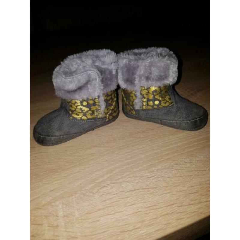 NIEUW!! Schattige grijze baby laarsjes. Maat 18/19!!