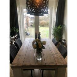 Robuuste steigerhouten tafel