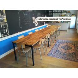 Industriele eettafel op maat met oud eiken wagondelen blad