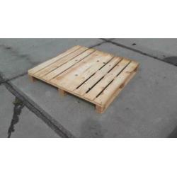 Te koop allerlei pallets voor meubels, bedden, vlotten etc.
