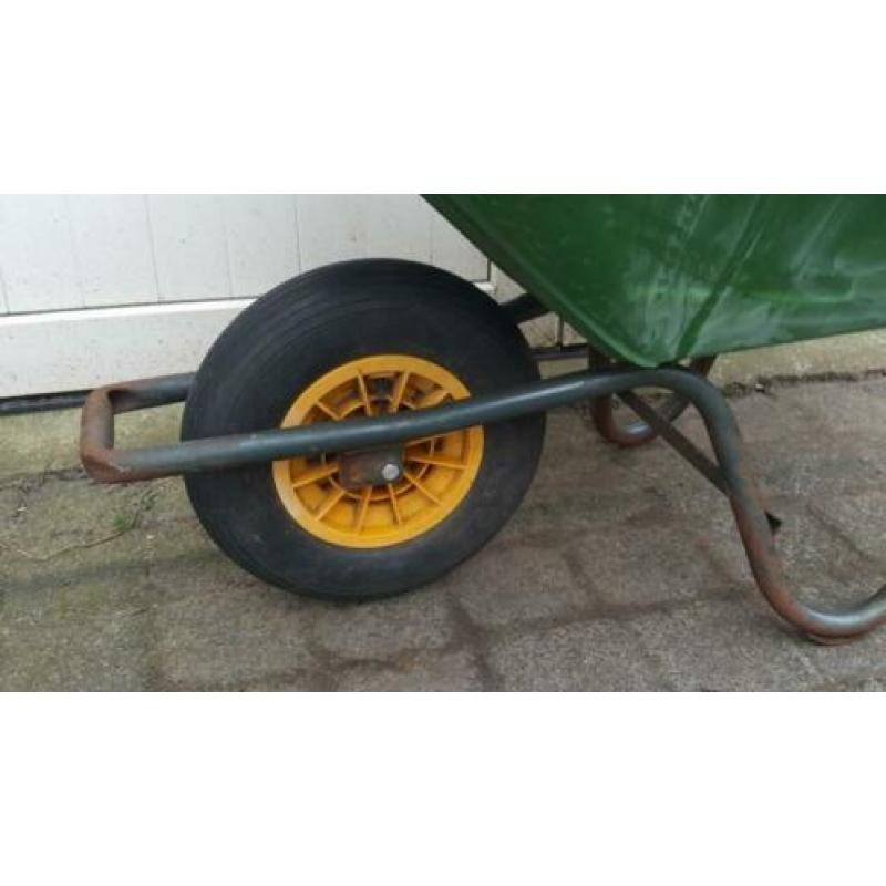 Goede fort kruiwagen met kunststofbak!