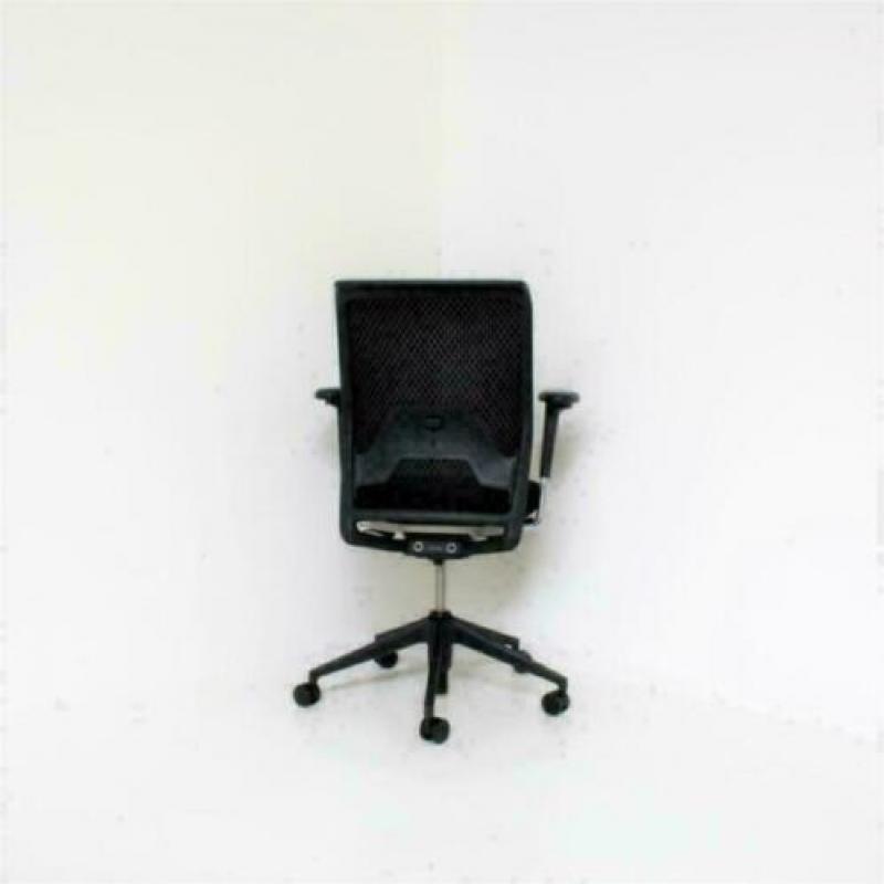 Vitra. ID Mesh: Zwarte Ergonomische, Bureaustoelen.