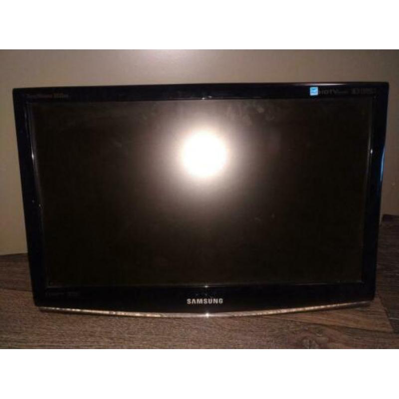 2x Samsung televisie's.. waarvan 1 evt met muurbeugel incl.